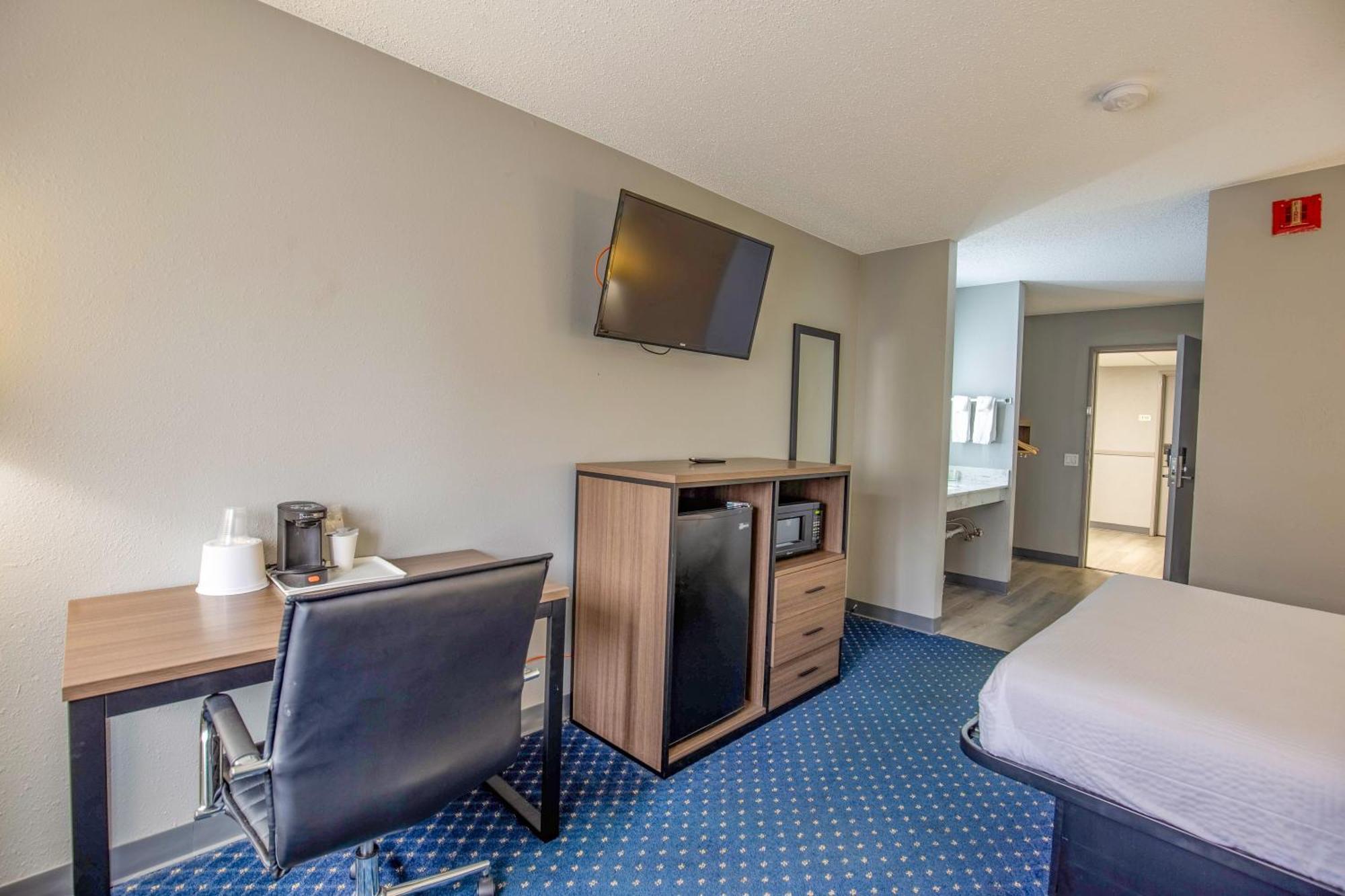 Hotel Super 8 By Wyndham I-90 Casino District Rockford